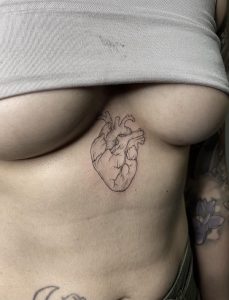 tattoo-lineas-finas-corazon-madrid