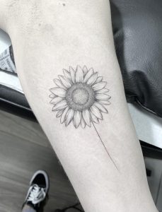 tattoo-lineas-finas-girasol-madrid